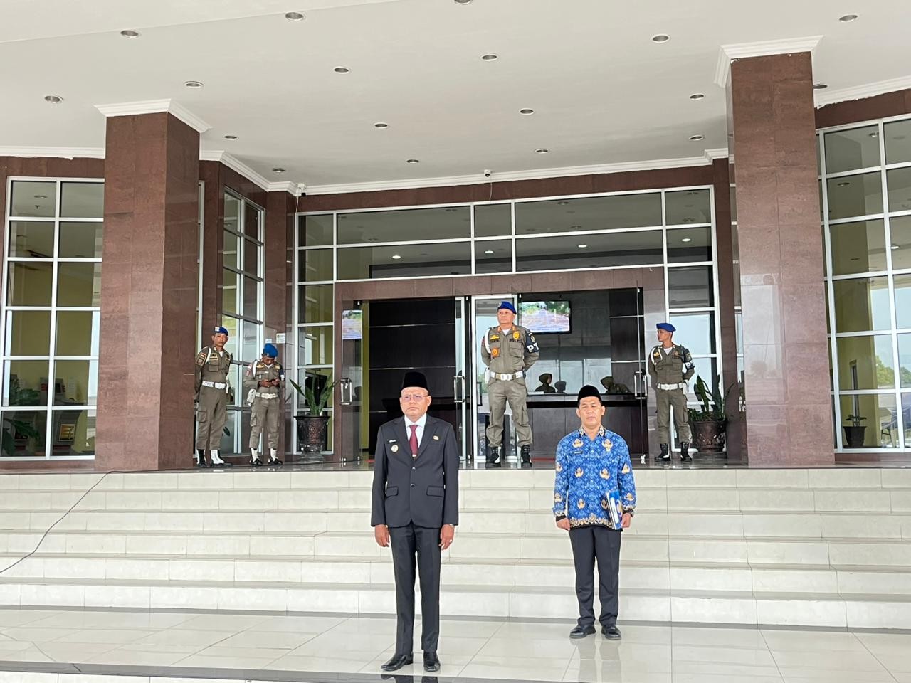 WALIKOTA PRABUMULIH H.ARLAN PIMPIN UPACARA PERINGATAN HARI PAHLAWAN 10 NOVEMBER 2025